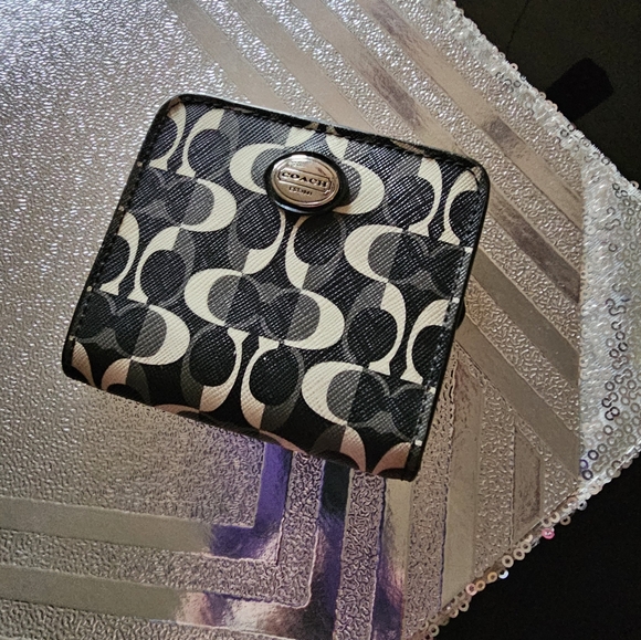 Coach Black and Cream Wallet - Picture 5 of 8